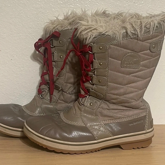 Sorel Shoes - Sorel Tofino Size 7 Waterproof Winter snow rain Boots Tan Faux Fur